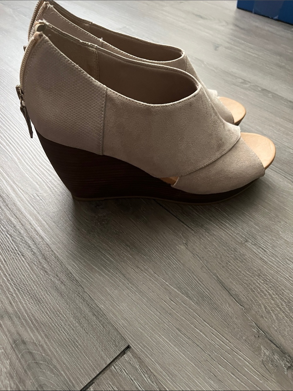 Dr. Scholl's 11M CreamFaux Suede Peep-Toe 4” Wedge Heels